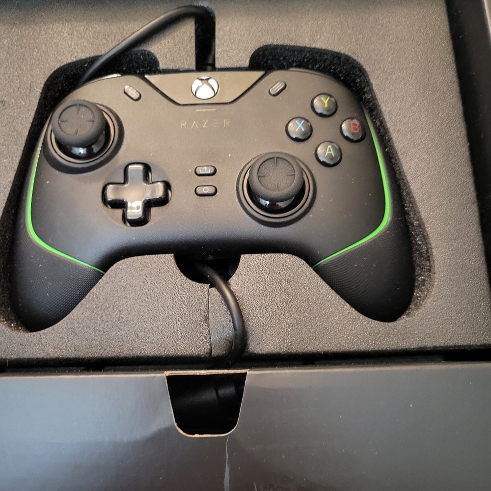 Xbox controller - Picture 2 of 3